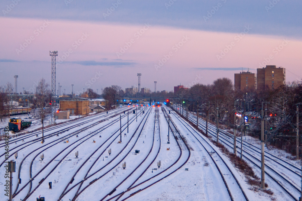 Naklejka premium a railway with many tracks in the evening, with the evening sky in the background