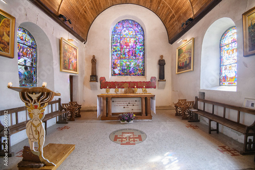 choeur de l'eglise saint Onenne a Tréhorenteuc dans le Morbihan en Bretagne, eglise du Graal
