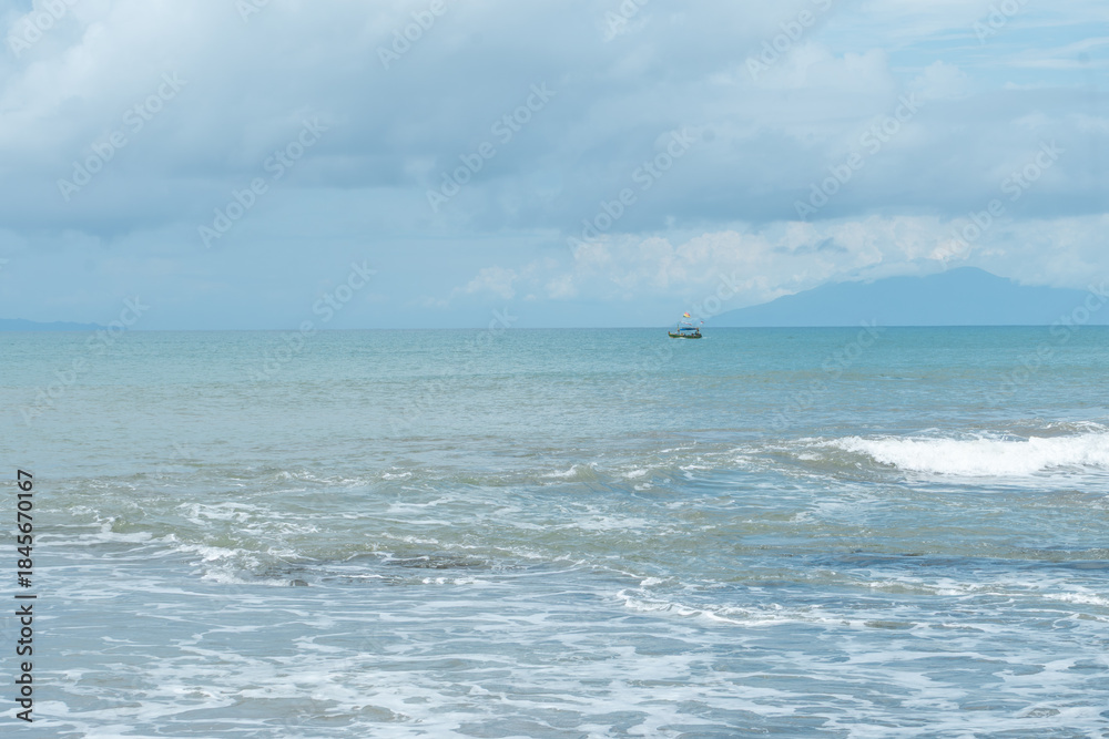 Fototapeta premium sea ​​view with boats and mountains