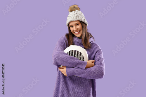 Young woman in hat with ele...
