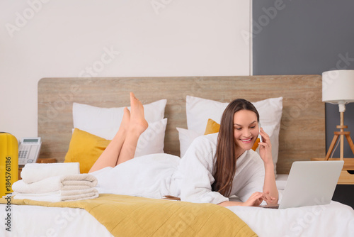 Female tourist with laptop ...