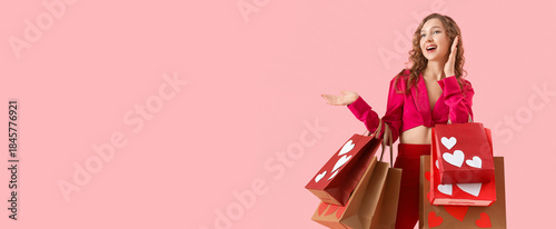Young woman with shopping b...