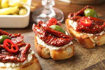 Papier peint photo Restaurant Bruschettas fromage frais tomates séchées  © New Africa