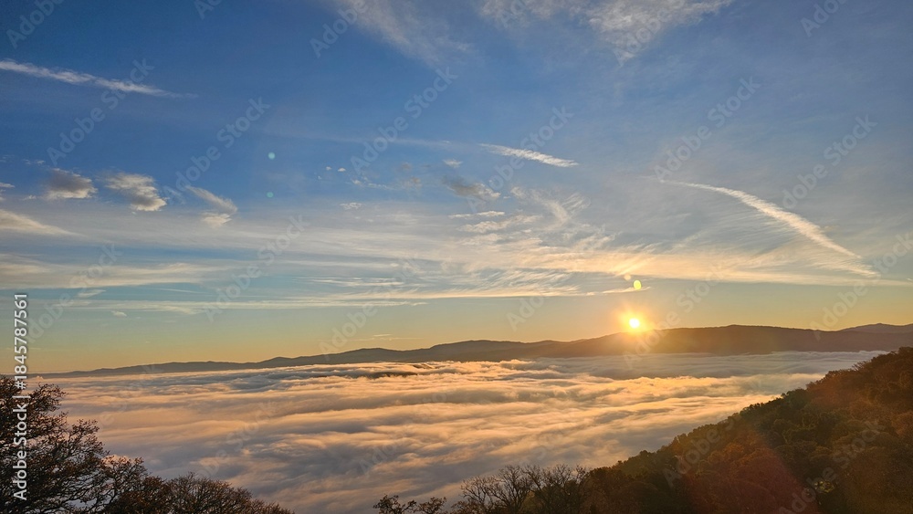 Obraz premium sunset over the mountains