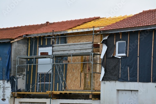 Investissement immobilier ancien - Surélévation maison de toiture en tuiles	