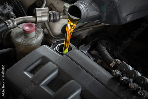 Fotografi Refueling and pouring oil quality into the engine motor car Transmission and Maintenance Gear