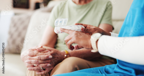 Quadro su tela Old woman, nurse or hands on sofa with prescription, guidance or aid in treatment schedule