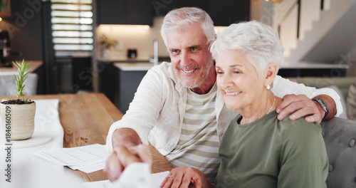 Quadro su tela Senior, happy couple and documents with handshake for retirement annuity or advice in home