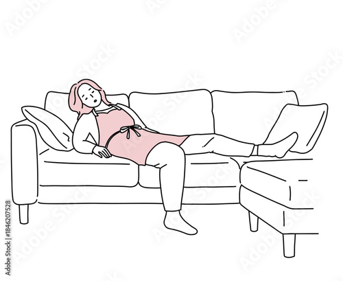 家事の合間にソファでひと休みする女性