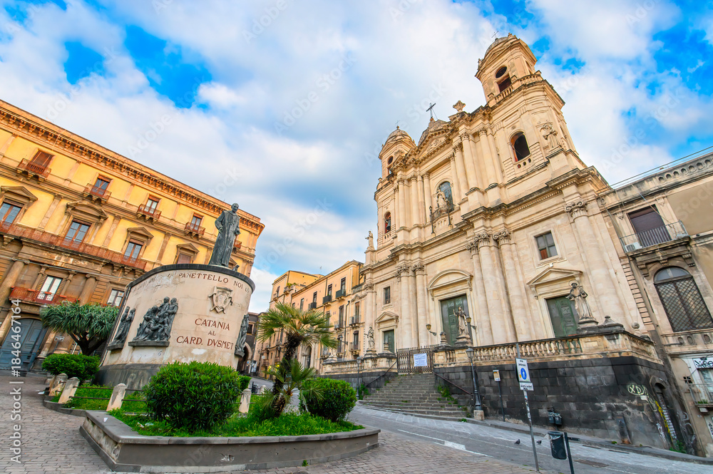 Obraz premium Church of St. Francis of Assisi and monument of Cardinale Dusmet in Catania, Sicily, Italy.