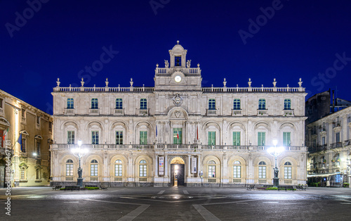 Obraz na plátně Palazzo dell'Universita or University of Catania main building illuminated at ni