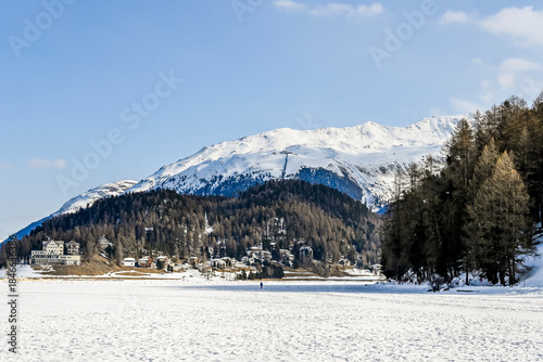 St. Moritz, St. Moritzersee, Bergsee, Eisfläche, Gefahr, Wanderweg, Stazerwald, Alpen, Muottas Muragl, Piz Languard, Oberengadin, Graubünden, Winter, Wintersport, Wintertag, Schweiz