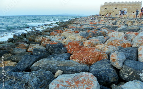 Tablou pe pânză Greece, Crete, Heraklion, Koules Fortress, seascape and stones on the quay