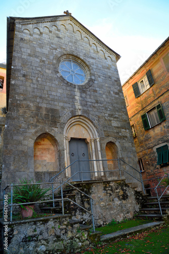 Church of San Nicolò di Capodimonte, a Romanesque church dating back to the 12th century, can be reached on foot via a path that connects San Rocco di Camogli to Punta Chiappa