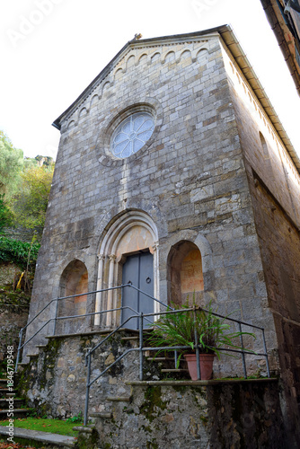 Church of San Nicolò di Capodimonte, a Romanesque church dating back to the 12th century, can be reached on foot via a path that connects San Rocco di Camogli to Punta Chiappa