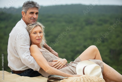 Tablou pe pânză sultry couple on sand dune