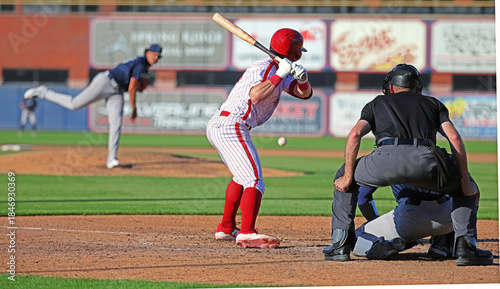 фотографія baseball hitter low strike zone
