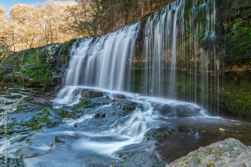 Obraz premium Sgwd Isaf Clun-gwyn in Waterfall Country, a waterfall in the Brecon Beacons national park, south Wales, UK