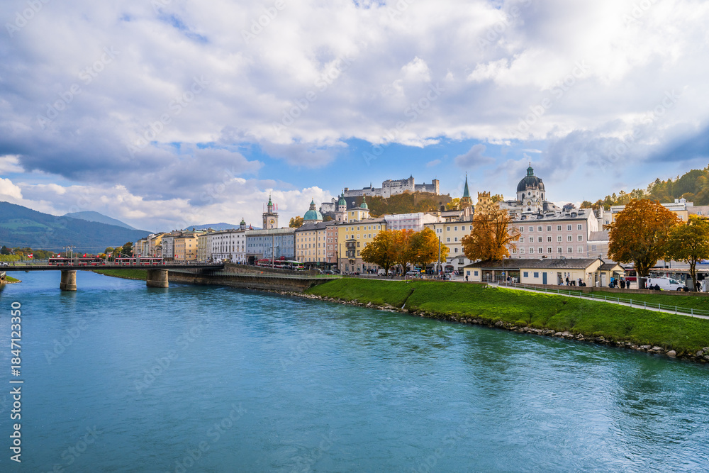 Obraz premium City of Salzburg with Salzach River and Fortress Hochensalzburg, Austria