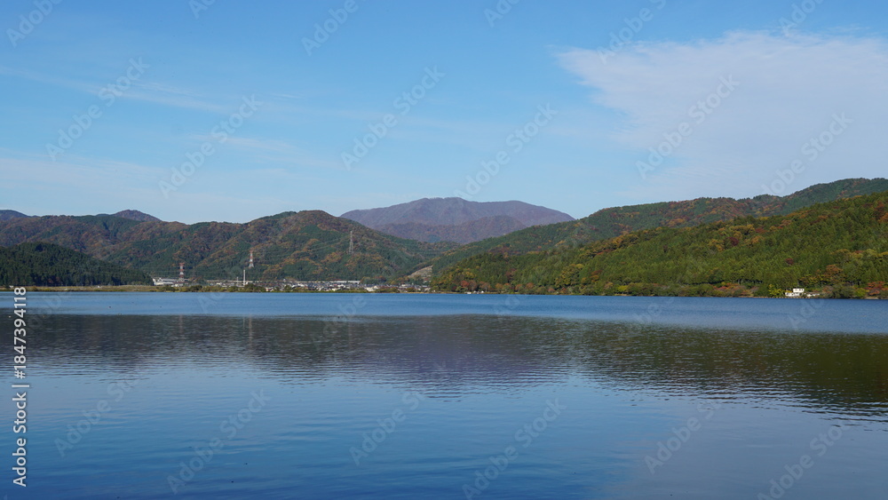 Obraz premium Lake Yogo – The Mirror Lake of Shiga, Japan