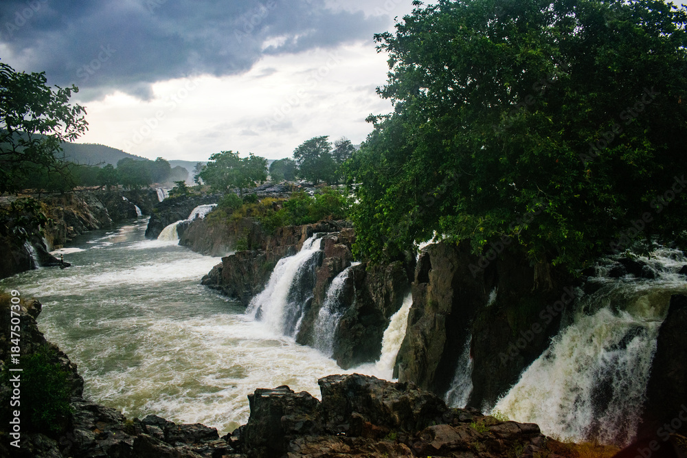Fototapeta premium hogenakkal waterfall