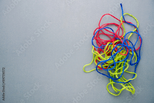 Fotografía Tangled thoughts representing confusion and mental complexity