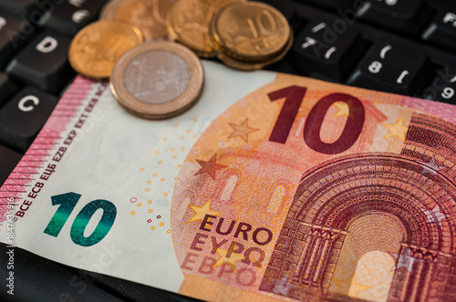 Wallpaper Mural Mindestlohnerhöhung auf 13,90 € ab 2026 Torontodigital.ca