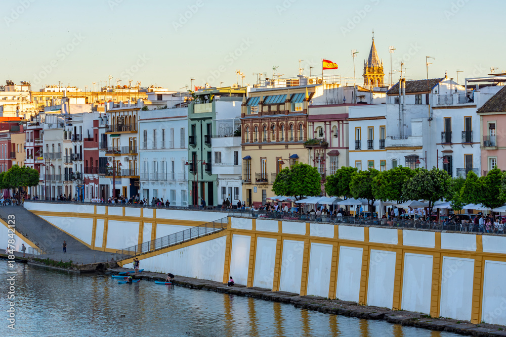 Obraz premium Triana destrict and Guadalquivir river embankment at sunset, Seville, Spain