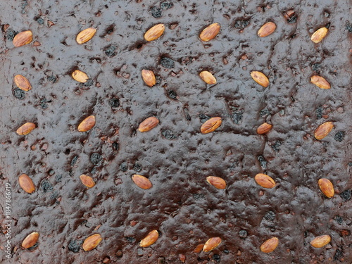 Gingerbread made according to an old recipe for a long-lasting Christmas cake from the last century, using honey, syrup and dried fruit.