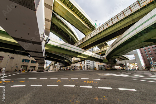 Fotografie 下から見た阪神高速の阿波座ジャンクション
