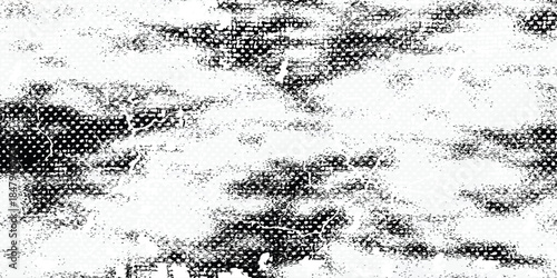 High-Quality Vector Halftone Dot Pattern Radiant Burst in Black and White, Ideal for Marketing Banners and Product Backgrounds