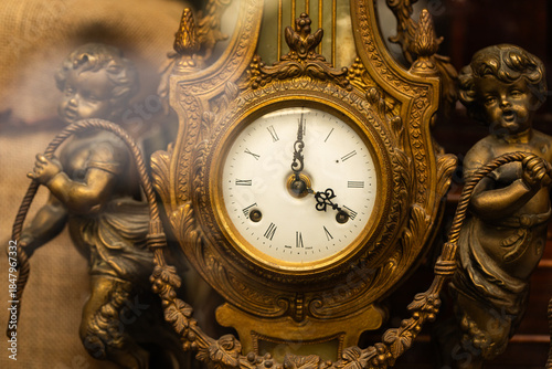 Konstfotografi Ornate Antique Bronze Mantel Clock with Cherub Sculptures