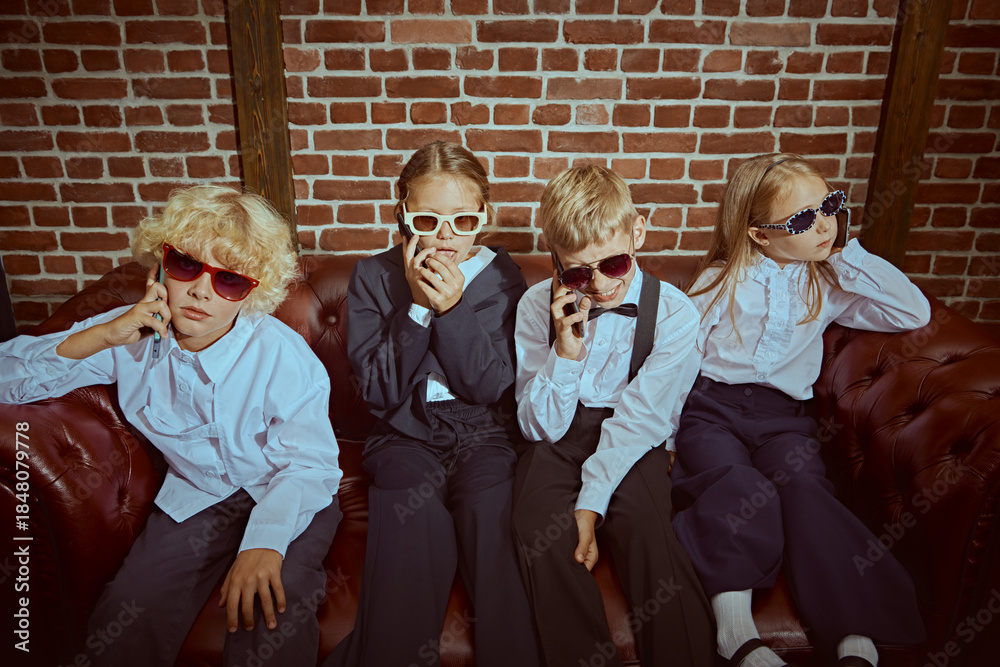 © Andrey Kiselev - Phone Talk Style