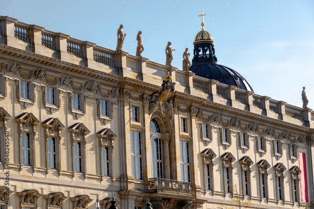 Obraz premium Sunny Baroque Facade of the Reconstructed Berlin Palace and Humboldt Forum