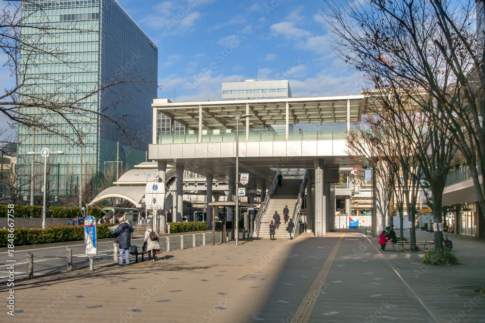 Obraz premium 東京都、山手線の田町駅東口