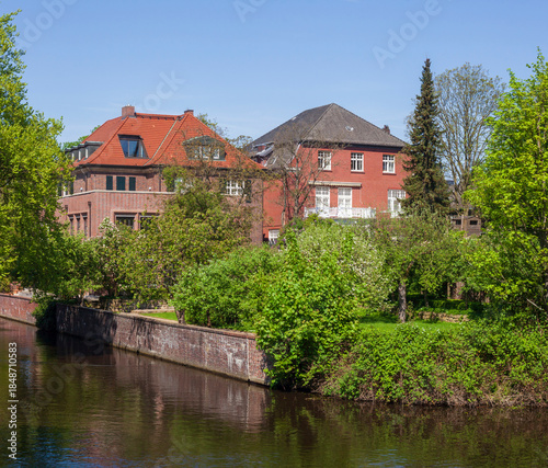 Wohngebäude am Langen Zug im Frühling, Stadtteil Winterhude, Hamburg, Deutschland