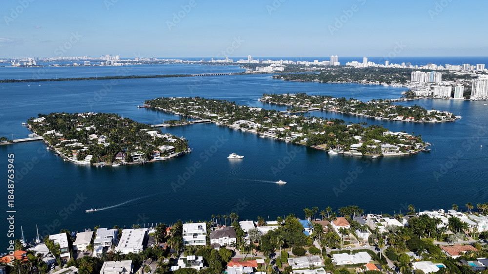 Fototapeta premium Venetian Islands At Miami Beach In Florida United States. Beach Landscape. Downtown District. Travel Destination. Venetian Islands At Miami Beach In Florida United States. Nature Seascape.