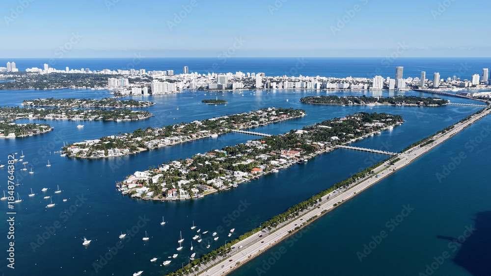 Obraz premium Miami Beach Skyline At Miami Beach In Florida United States. Stunning Cityscape. Beach Landscape. Highrise Buildings. Miami Beach Skyline In Florida United States. Nature Background.