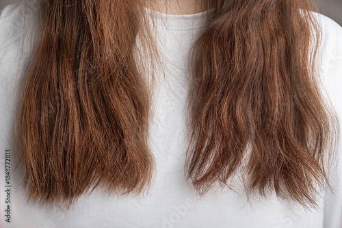 Photography Brunetti womans hair is badly damaged at the ends of her hair