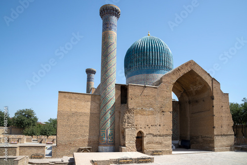 Slika na platnu On the territory of the medieval mausoleum of Gur-Emir (tomb of Tamerlane), Samarkand