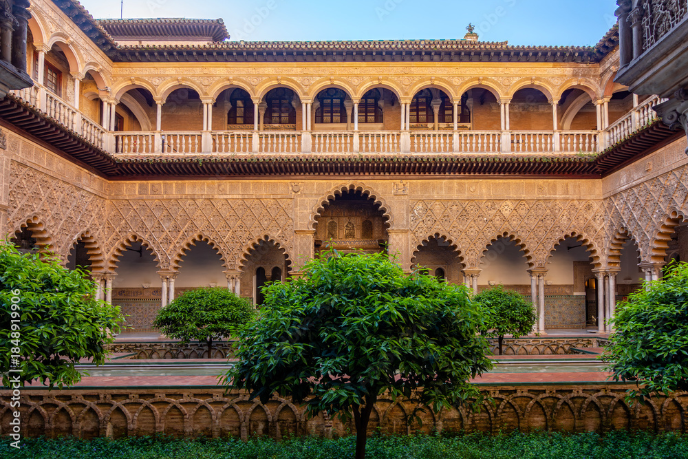 Obraz premium Courtyard of Maidens in Seville Alcazar, Spain