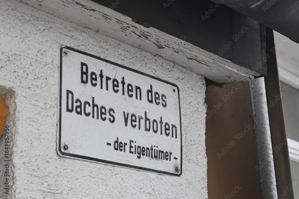 Fototapeta premium betreten des daches verboten