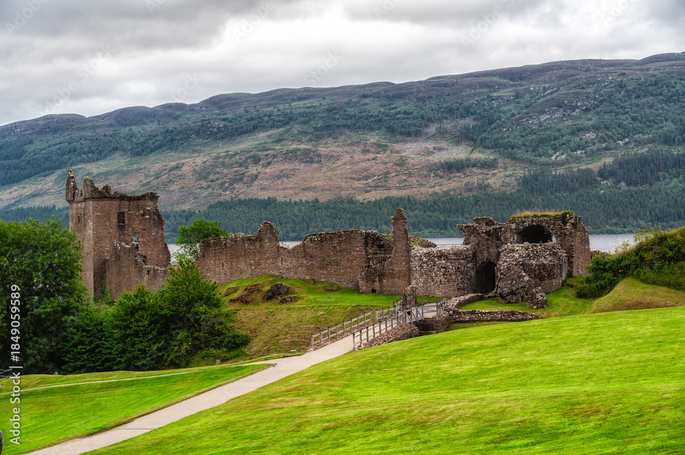 Fototapeta premium Urquhart Castle and Loch Ness, Scotland