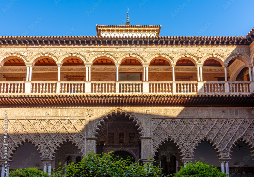 Obraz premium Courtyard of Maidens in Seville Alcazar, Spain