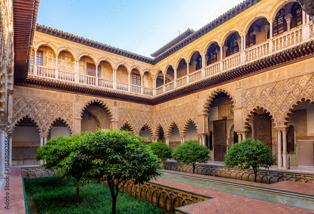 Fototapeta premium Courtyard of Maidens in Seville Alcazar, Spain