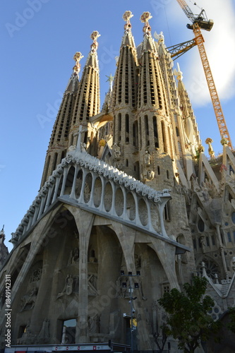 Wallpaper Mural Vista da fachada da Sagrada Família em Barcelona na Espanha Torontodigital.ca