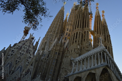 Wallpaper Mural Vista das torres da Sagrada Família em Barcelona na Espanha Torontodigital.ca