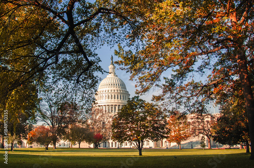 Fotografie US Capitol Building in Washington, DC - The Capitol is among the most architecturally impressive and symbolically important buildings in the world