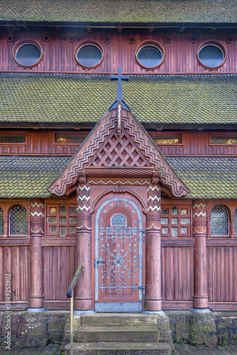An der Tür zur Stabkirche - Hahnenklee