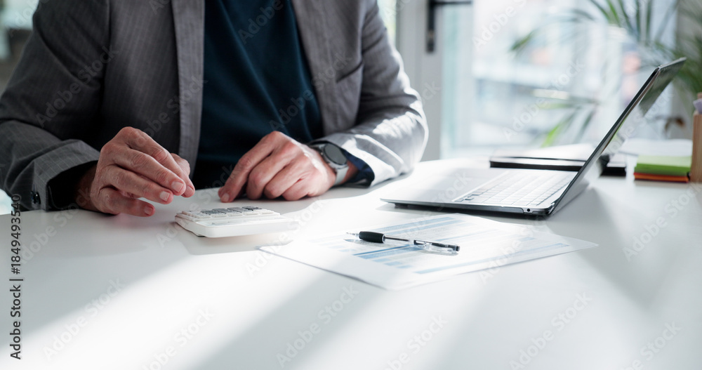 Φωτογραφία Businessman, hands or accounting with calculator for finance, project budget or expenses in office